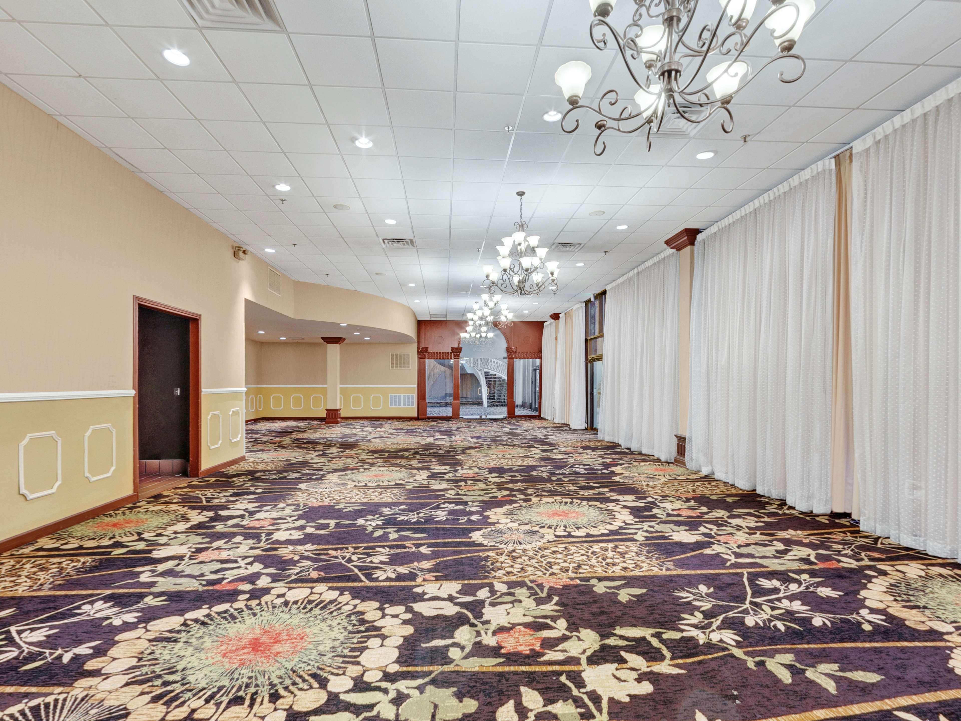 Doubletree By Hilton Charlottesville Ngoại thất bức ảnh