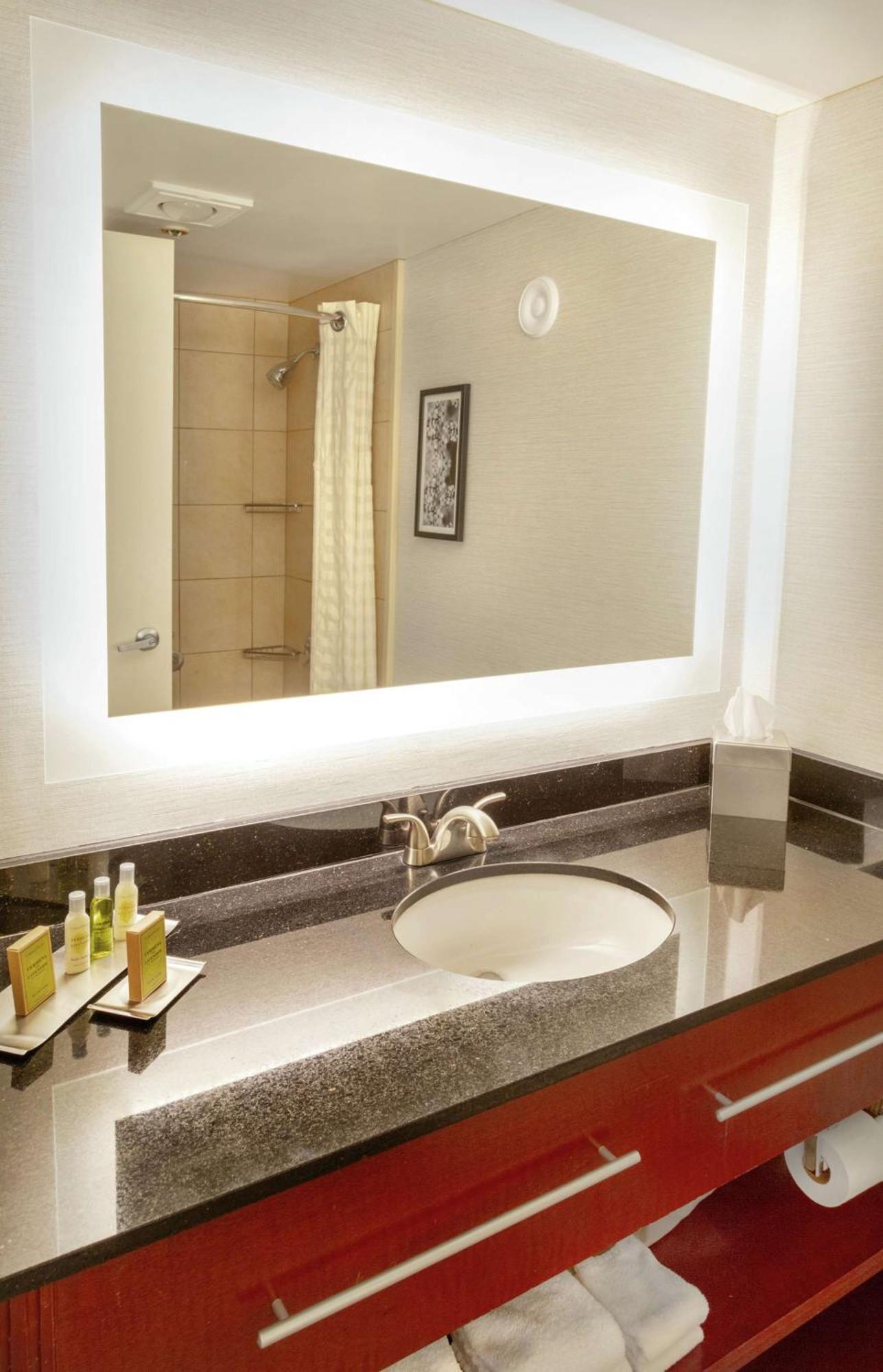 Doubletree By Hilton Charlottesville Ngoại thất bức ảnh